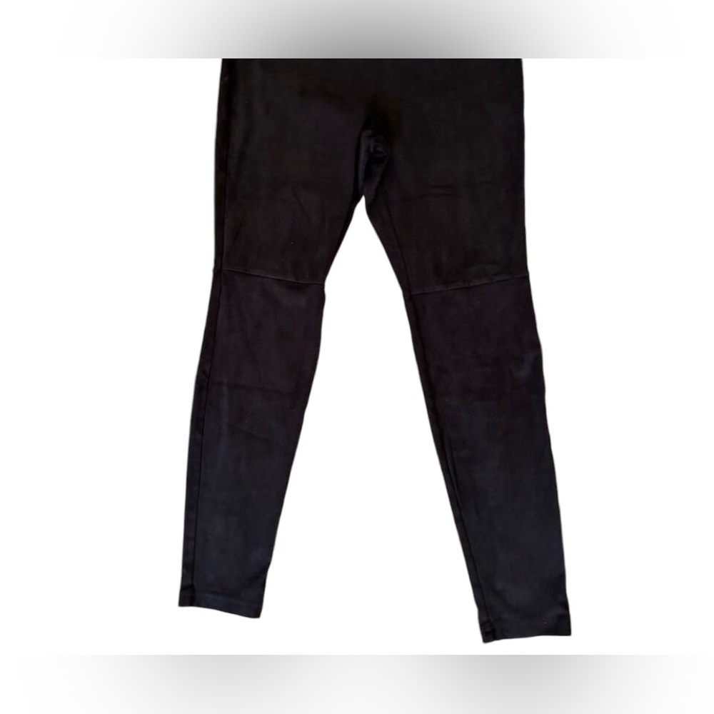 HUE Ladies High-Rise Leggings NWT Black, size Medium